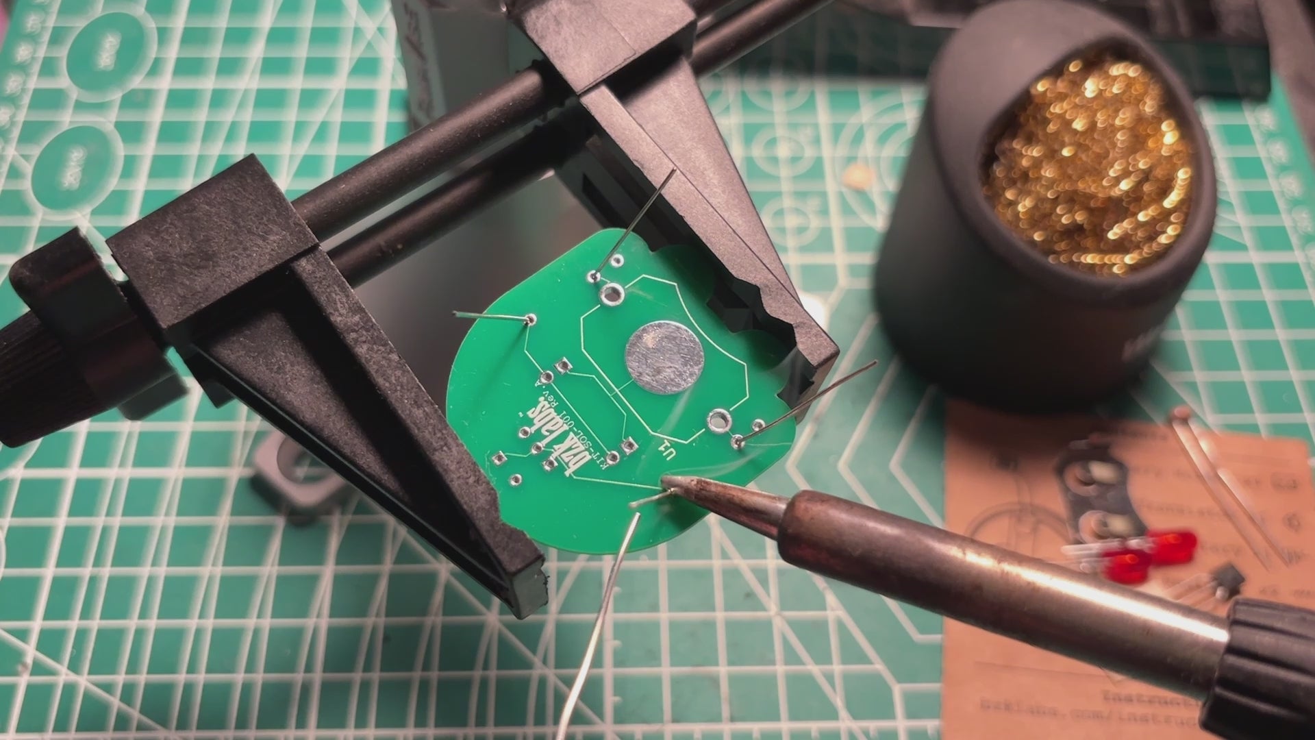 Beginner Soldering Project Kit : Build a Night Light and Learn Electronics Basics